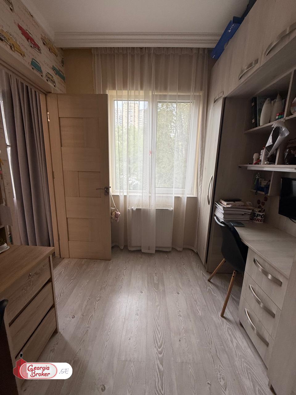 nearly repaired 3-room apartment for sale